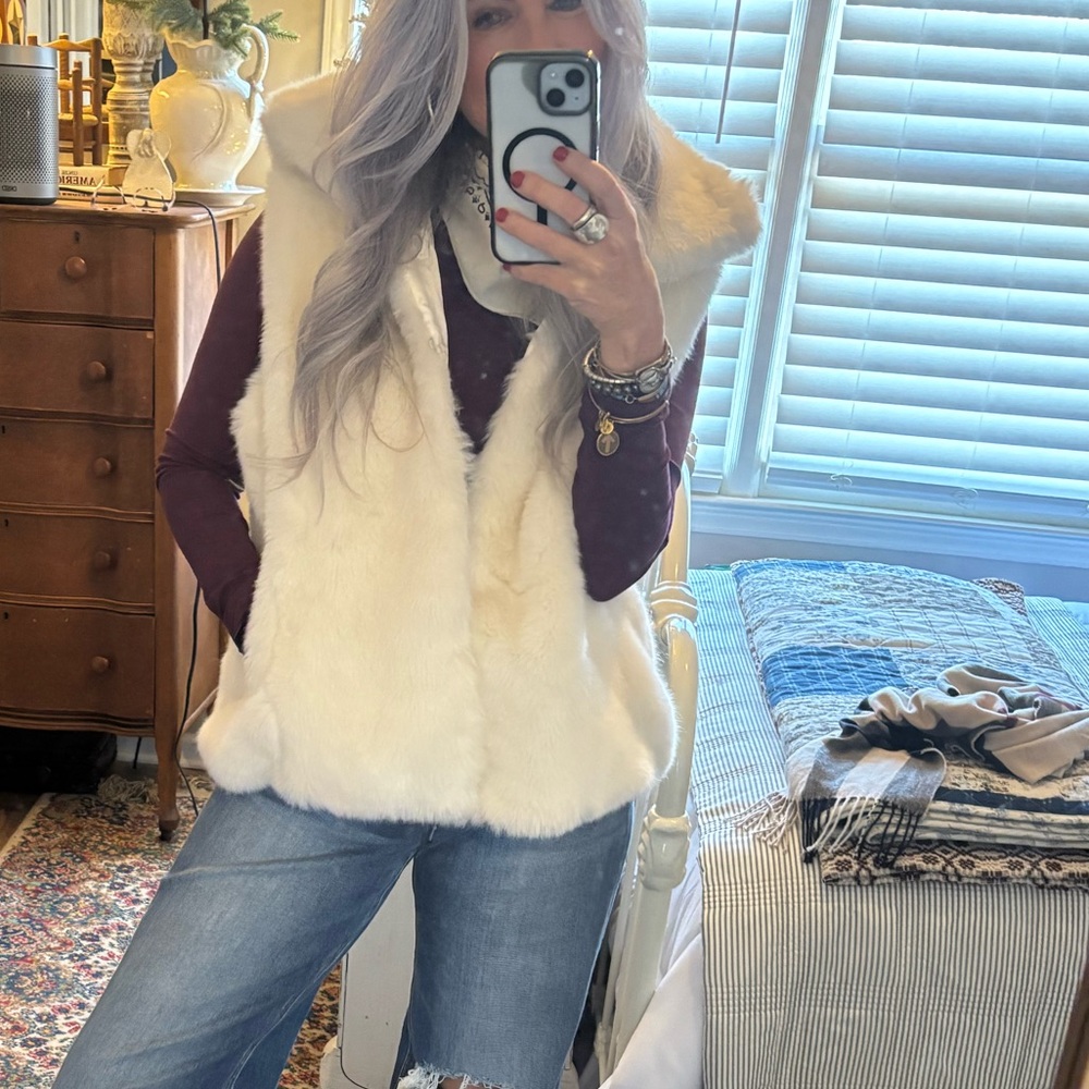 betmar Cream Faux Fur Hooded Vest